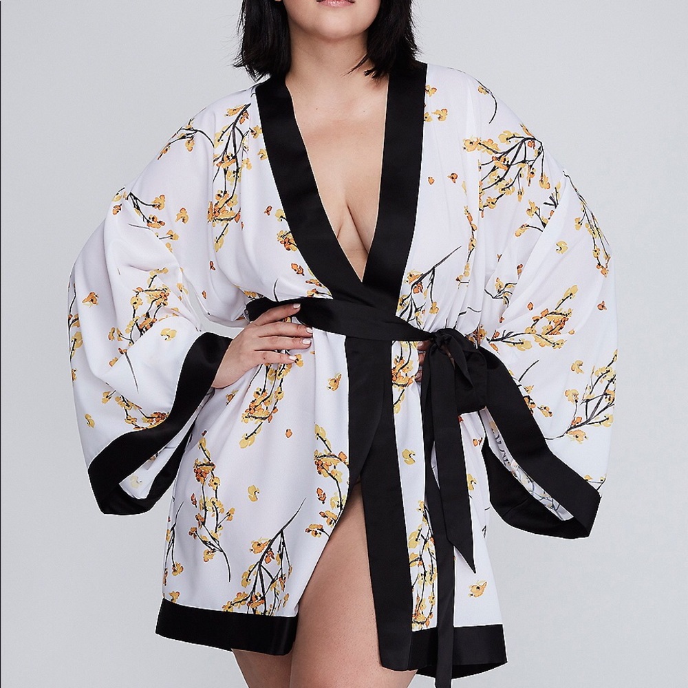 18/20 CACIQUE 💛🖤 WATERCOLOR PRINT KIMONO ROBE